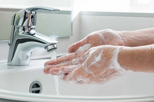 Hóa giải nỗi lo da tay khô ráp