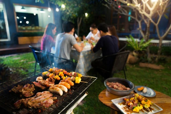 Tips giặt là: 3 Mẹo để ăn BBQ thoải mái mà không sợ ám mùi khó chịu