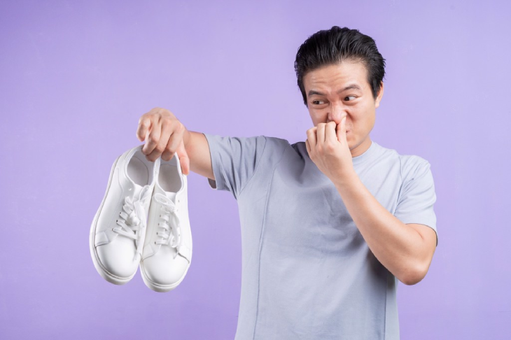 Mẹo khử mùi giày hôi lâu ngày cực kỳ hiệu quả