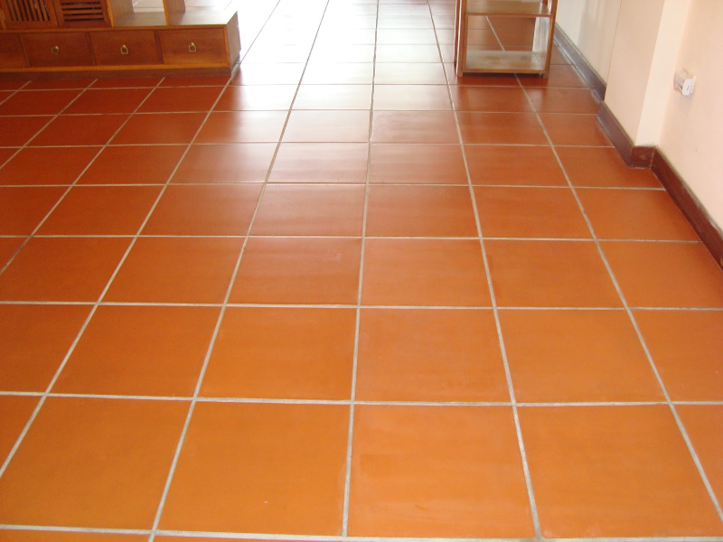 Cách làm sạch vết vữa xi măng bám trên gạch mới lát hiệu quả