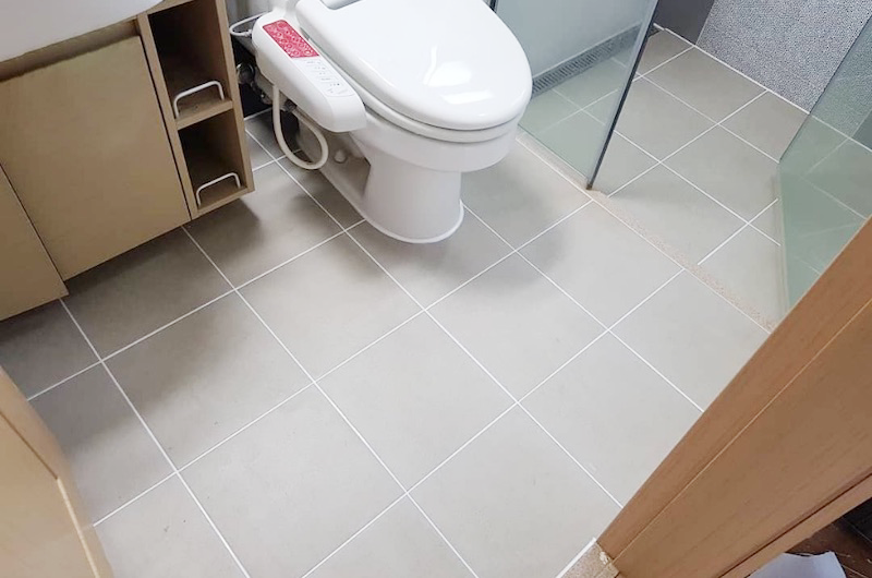 Cách làm sạch ron gạch nhà tắm trắng sáng trở lại
